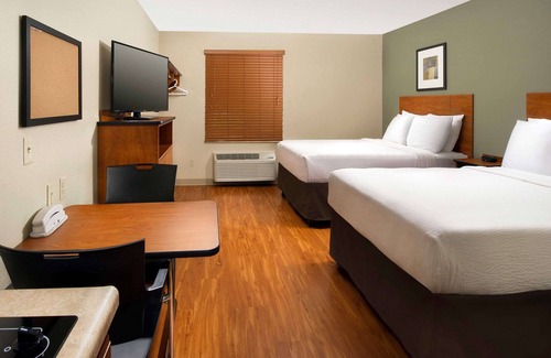 Romeoville Hotel | Budget-Friendly WoodSpring Suites in Chicago Romeoville