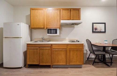 Bryan Hotel | Budget-Friendly WoodSpring Suites with Essential Amenities