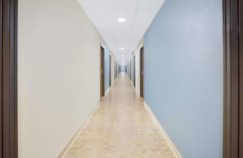 West Columbus Hotel | Pet-Friendly WoodSpring Suites Columbus Urbancrest Awaits