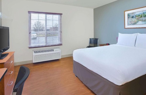 Groveport Hotel | Budget-Friendly WoodSpring Suites with Kitchen & Breakfast