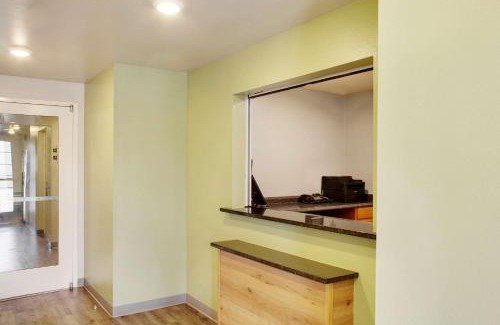 Conroe Hotel | Pet-Friendly WoodSpring Suites in Conroe with Kitchens