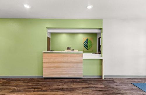 Corona Hotel | Convenient WoodSpring Suites Corona - Pet & Child Friendly