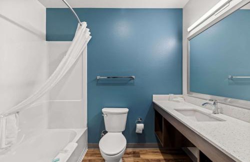 Corona Hotel | Convenient WoodSpring Suites Corona - Pet & Child Friendly
