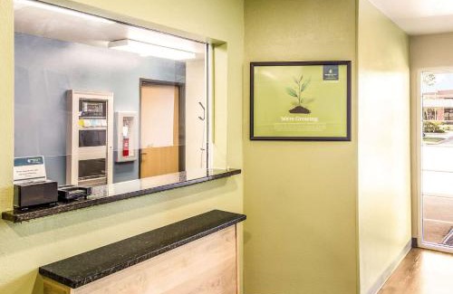 Baytown Hotel | Convenient WoodSpring Suites Houston Baytown for Your Stay