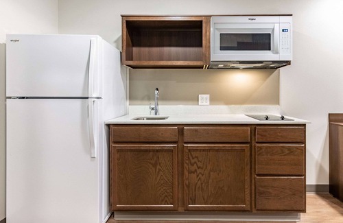 West Newton Hotel | Convenient WoodSpring Suites Near Indianapolis Airport