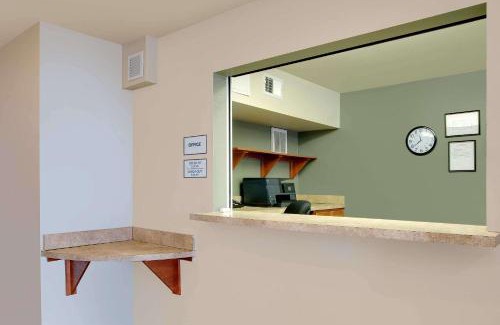 Lakeview Hotel | Convenient WoodSpring Suites near Manassas Battlefield Park