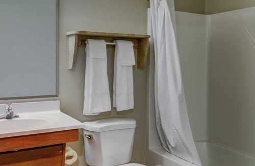 Southwind Hotel | Convenient WoodSpring Suites Memphis Southeast with Kitchen & More