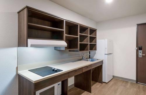 Mesa Hotel | Refreshing Woodspring Suites Mesa Chandler with Kitchen & More