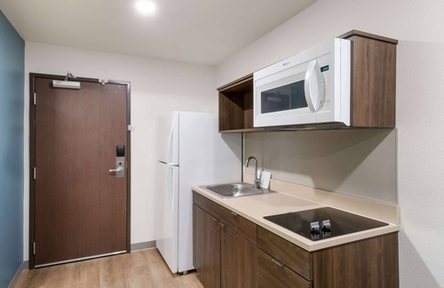 Mesa Hotel | Refreshing Woodspring Suites Mesa Chandler with Kitchen & More