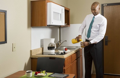 Arnold Hotel | Convenient WoodSpring Suites St. Louis Arnold with Kitchen