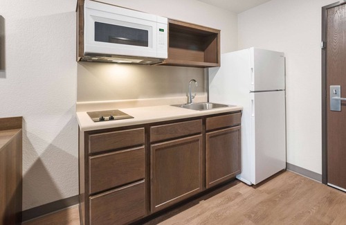 Sulphur Hotel | Comfortable WoodSpring Suites Sulphur with Great Amenities