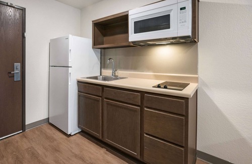 Sulphur Hotel | Comfortable WoodSpring Suites Sulphur with Great Amenities