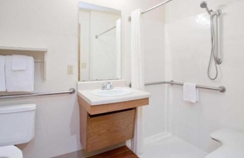 Southwest Topeka Hotel | Inviting WoodSpring Suites Topeka: Pet-Friendly & Accessible
