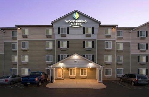 Southwest Topeka Hotel | Inviting WoodSpring Suites Topeka: Pet-Friendly & Accessible