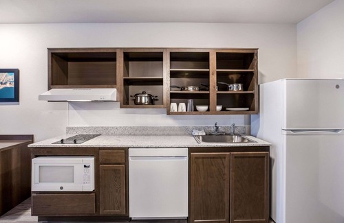 Madison Heights Hotel | Budget-Friendly WoodSpring Suites in Madison Heights, Detroit