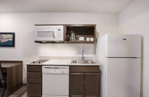 Madison Heights Hotel | Budget-Friendly WoodSpring Suites in Madison Heights, Detroit
