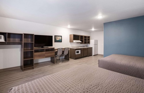 Madison Heights Hotel | Budget-Friendly WoodSpring Suites in Madison Heights, Detroit