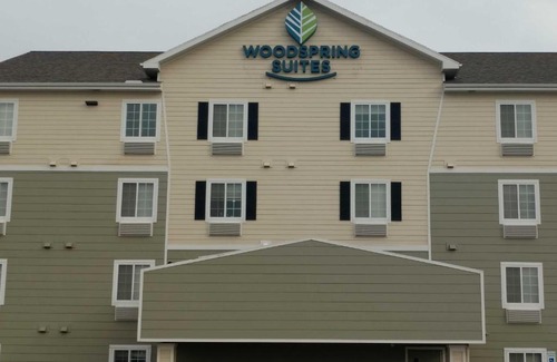 Williston Hotel | Pet-Friendly WoodSpring Suites in Williston - Great Reviews!