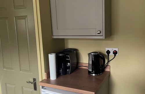 Codsall House | Woodstock: Embrace the 60's Vibe with Family-Friendly Comfort