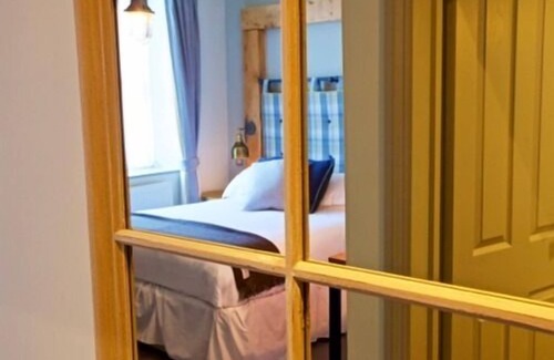 Woodstock House | Woodstock Arms: Family-Friendly Stay with Breakfast Included