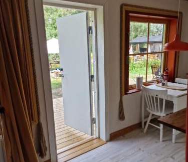 Habo Municipality Bed & Breakfast | Relax at Woodstock B & B Studios with Oceanfront Amenities