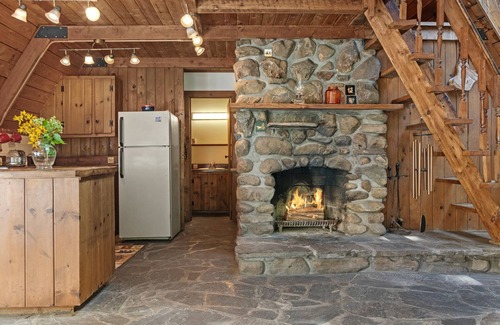 Bearsville Cabin | Cozy Woodstock Cabin: A Child-Friendly Retreat in Nature