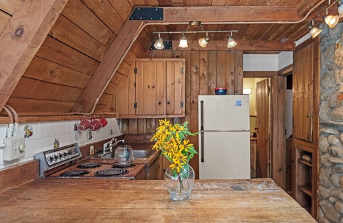 Bearsville Cabin | Cozy Woodstock Cabin: A Child-Friendly Retreat in Nature