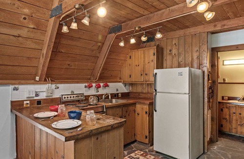 Bearsville Cabin | Cozy Woodstock Cabin: A Child-Friendly Retreat in Nature