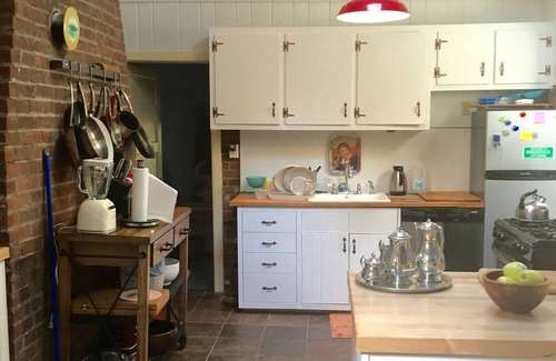 Glenford Cottage | Relaxing Cedar Cottage with Hot Tub and Family-Friendly Amenities