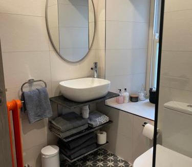 Inistioge Apartment | Family-Friendly Woodstock Courtyard: Perfect for All Ages