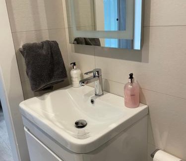 Inistioge Apartment | Family-Friendly Woodstock Courtyard: Perfect for All Ages