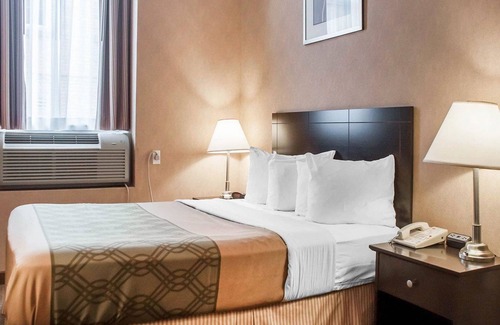 Woodstock Hotel | Budget-Friendly Econo Lodge Woodstock with Breakfast & Kitchen