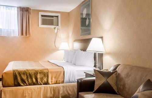 Woodstock Hotel | Budget-Friendly Econo Lodge Woodstock with Breakfast & Kitchen