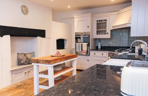 Woodstock House | Elegant Woodstock Manor by Blenheim Palace - Pet Friendly Stay