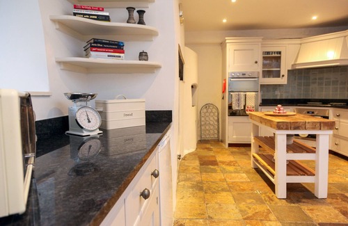 Woodstock House | Elegant Woodstock Manor by Blenheim Palace - Pet Friendly Stay