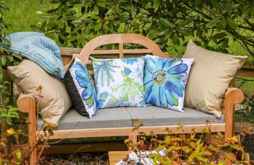 Axminster House | Pet-Friendly Woodstock Retreat: Rated 10/10 by Guests