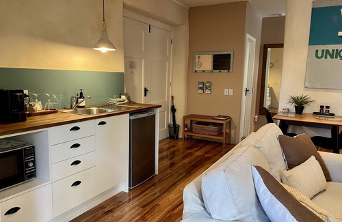 Stoke House | Woodstock Suite: 5-Star Comfort with Private Pool & Dining