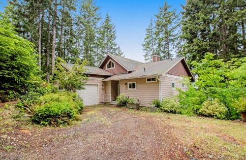 Hoodsport House | Experience Family-Friendly Comfort at Woodstone Cabin