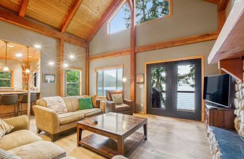 Hoodsport House | Experience Family-Friendly Comfort at Woodstone Cabin