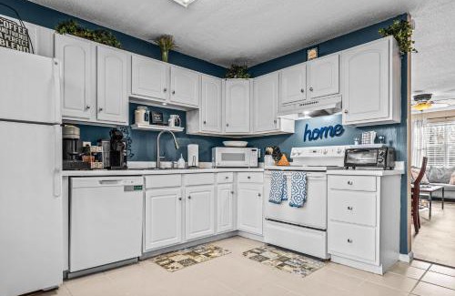 Athens Apartment | Guest Rated: Woodstone Retreat Condo Near UGA Golf Course