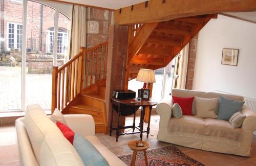 Lazonby House | Welcoming Woodstore Cottage: 4-Star Family Retreat