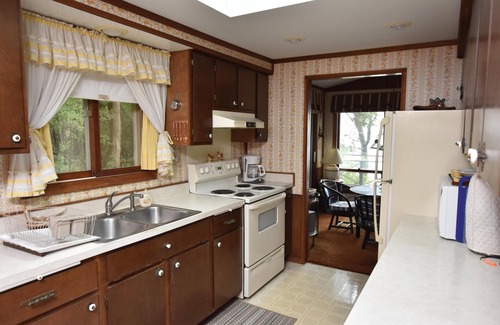Green Lake Cabin | Scenic Lakefront Retreat with Spa and Kitchen Amenities