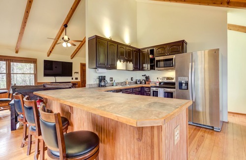 Walnut Mountain House | Woodsy Retreat with Firepit, Tennis & Basketball Access