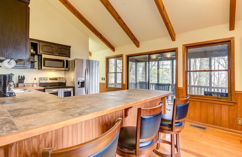 Walnut Mountain House | Woodsy Retreat with Firepit, Tennis & Basketball Access