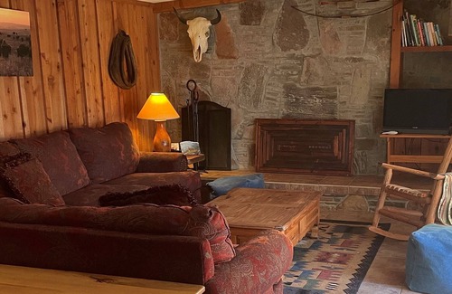 Sedan Cabin | Relaxing Woodsy Cabin on the Middle Caney River