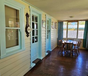 Capel Sound House | Family-Friendly Getaway at Woodthorpe by the Beach
