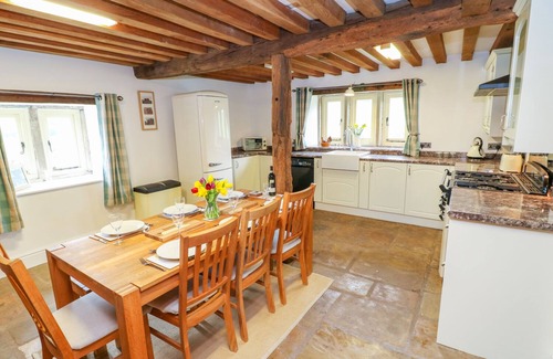 Tupton Cottage | Woodthorpe Cruck Cottage: Top-Rated Getaway with Spa & Hot Tub