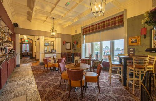 Manchester Hotel | Woodthorpe Hotel: Pet-Friendly Stay with Family Amenities