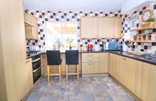 Roughton Cottage | Family-Friendly Woodview Cabin with Open Fire in Roughton