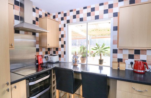 Roughton Cottage | Family-Friendly Woodview Cabin with Open Fire in Roughton